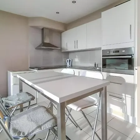 Royal Ascot S2 Ref, 8 Apartment Ostend
